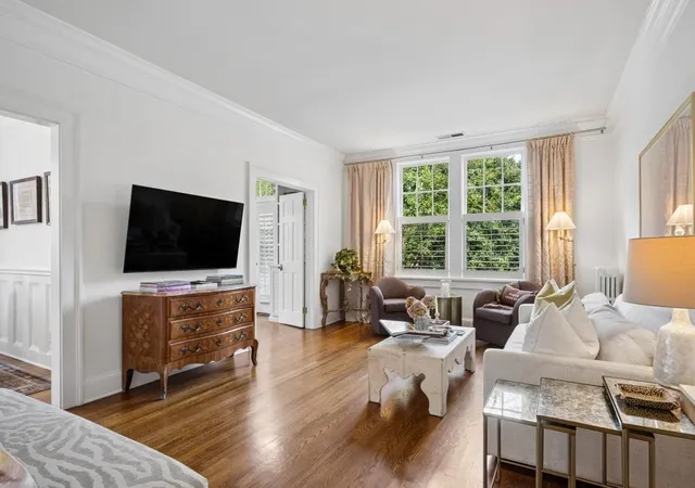 Listing Photo 1 - Condo for sale in building located at 18 Collier Rd Nw, Atlanta, GA 30309 - Unit #10