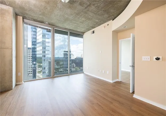 Photo 3 of Condo for sale at 3324 Peachtree Rd NE #1717, Atlanta, GA 30326 | MLS# 7836084 | Listing updated on 2026-09-12