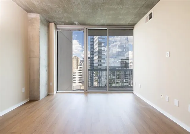 Photo 4 of Condo for sale at 3324 Peachtree Rd NE #1717, Atlanta, GA 30326 | MLS# 7836084 | Listing updated on 2026-09-12