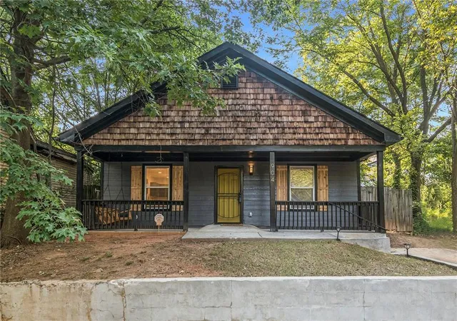 Photo 2 of Single family home for sale at 904 Smith St Sw, Atlanta, GA 30310 | MLS# 7827268 | Listing updated on 2026-09-06