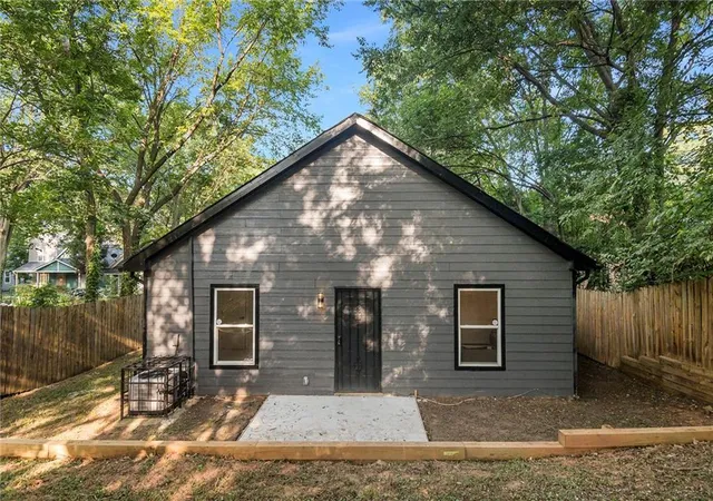 Photo 2 of Single family home for sale at 904 Smith St SW, Atlanta, GA 30310 | MLS# 7827268 | Listing updated on 2026-09-06
