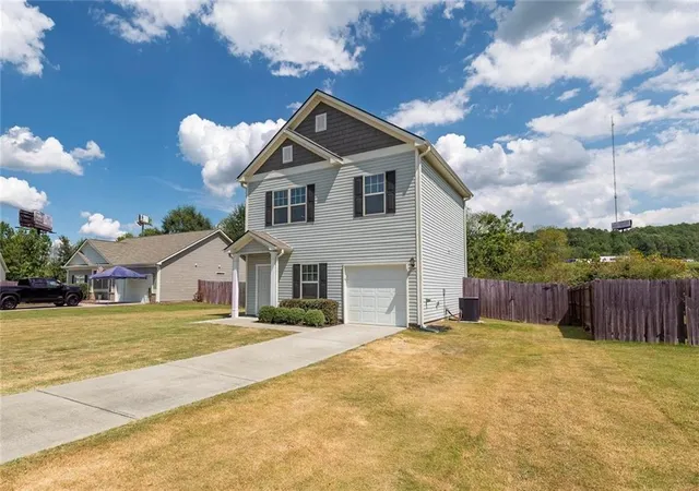 Photo 3 of Sale Pending at 105 Colonial Dr, Calhoun, GA 30701 | MLS# 7835710 | Listing updated on 2026-10-03