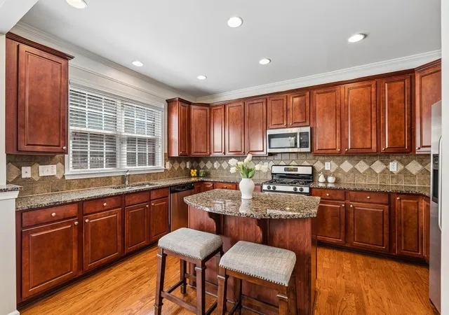 Photo 3 of Townhouse for sale at 3363 Cumberland Clb Dr, Atlanta, GA 30339 | MLS# 7855324 | Listing updated on 2026-10-17