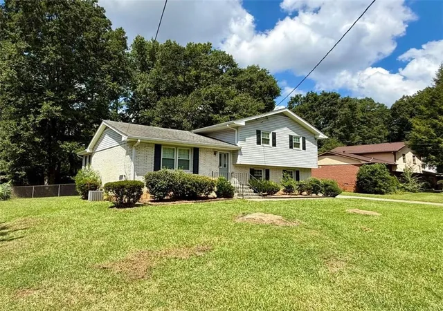 Photo 1 of Single family home for sale at 6641 Londonderry Dr, Morrow, GA 30260 | MLS# 7830457 | Listing updated on 2026-09-06
