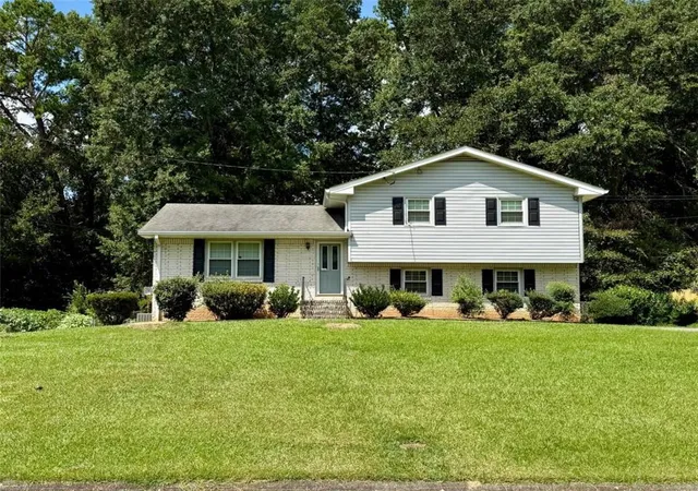 Photo 2 of Single family home for sale at 6641 Londonderry Dr, Morrow, GA 30260 | MLS# 7830457 | Listing updated on 2026-09-06