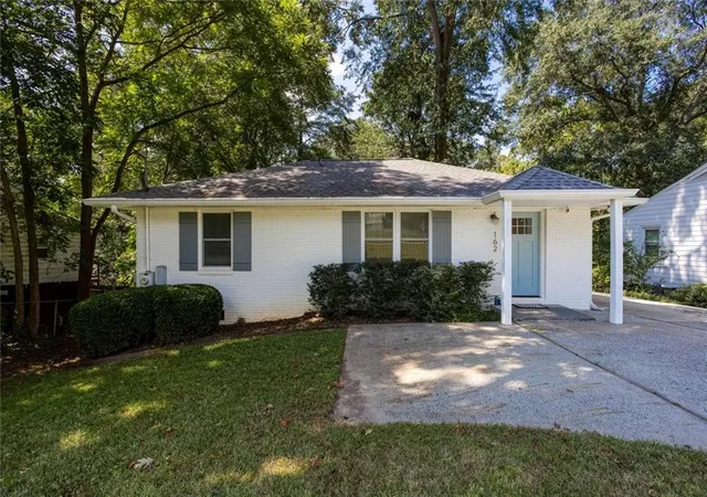Photo 1 of Sale Pending at 162 Scott Dr Se, Marietta, GA 30067 | MLS# 7837786 | Listing updated on 2026-10-10