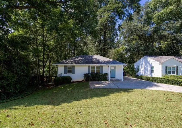 Photo 3 of Sale Pending at 162 Scott Dr Se, Marietta, GA 30067 | MLS# 7837786 | Listing updated on 2026-10-10