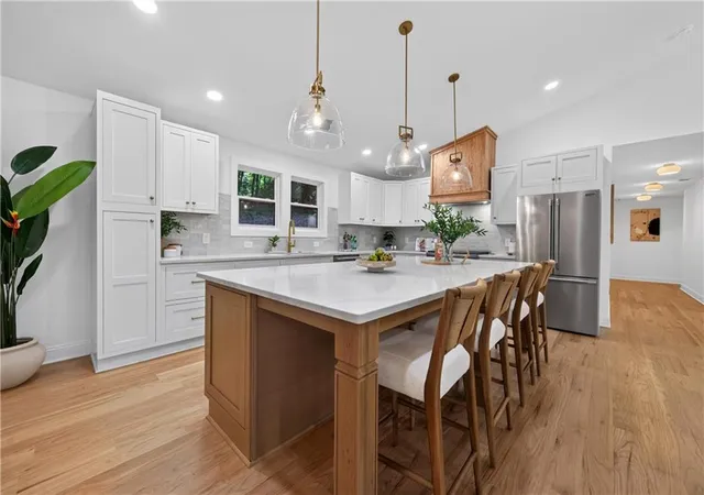 Photo 4 of Single family home for sale at 6835 Castleton Dr, Sandy Springs, GA 30328 | MLS# 7857130 | Listing updated on 2026-10-25