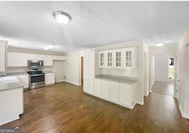 Photo 3 of Single family home for sale at 834 Winding Grv Ln, Loganville, GA 30052 | MLS# 7834833 | Listing updated on 2026-09-11