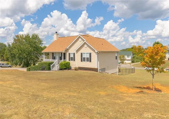 Photo 3 of Single family home for sale at 2 Court Xing, Adairsville, GA 30103 | MLS# 7837009 | Listing updated on 2026-09-21