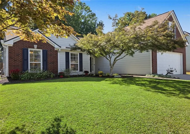 Photo 3 of Sale Pending at 2705 Abbotts Glen Pl NW, Acworth, GA 30101 | MLS# 7847928 | Listing updated on 2026-10-24