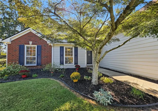 Photo 4 of Sale Pending at 2705 Abbotts Glen Pl NW, Acworth, GA 30101 | MLS# 7847928 | Listing updated on 2026-10-24