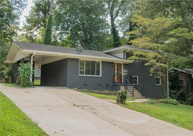 Photo 2 of Single family home for sale at 2524 Glenrock Dr, Decatur, GA 30032 | MLS# 7773593 | Listing updated on 2026-09-20