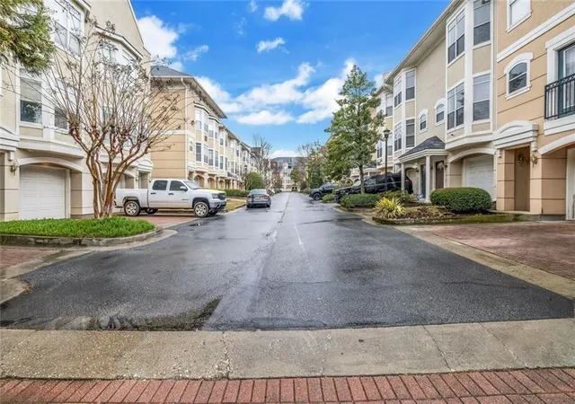 Photo 3 of Townhouse for sale at 375 Highland Ave Ne #1002, Atlanta, GA 30312 | MLS# 7797975 | Listing updated on 2026-09-08