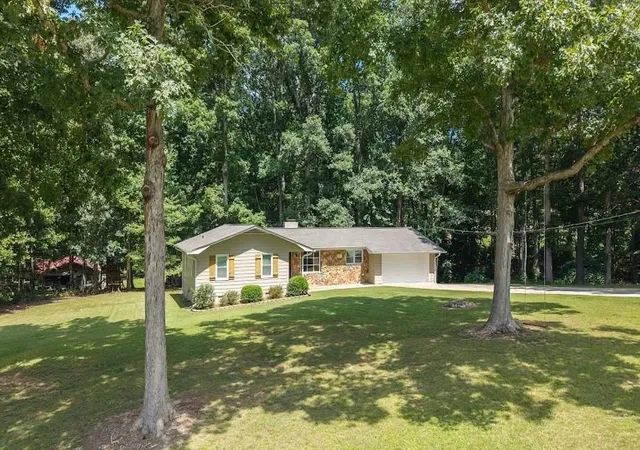 Photo 2 of Single family home for sale at 215 Eldorado Dr, Carrollton, GA 30116 | MLS# 7830700 | Listing updated on 2026-09-02