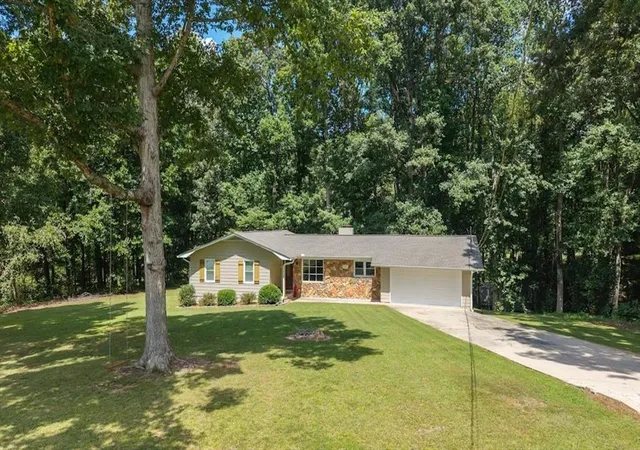 Photo 3 of Single family home for sale at 215 Eldorado Dr, Carrollton, GA 30116 | MLS# 7830700 | Listing updated on 2026-09-02