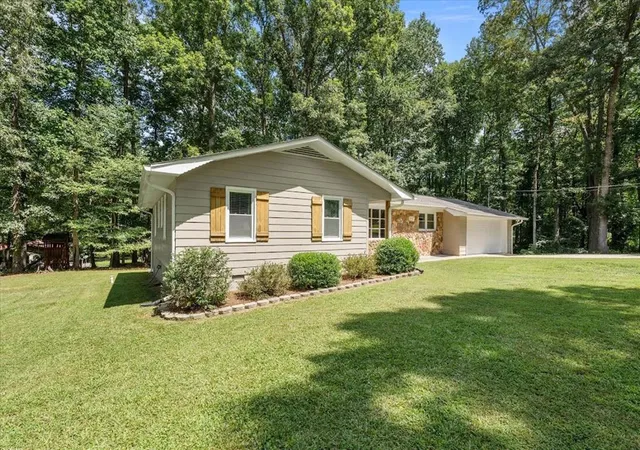 Photo 4 of Single family home for sale at 215 Eldorado Dr, Carrollton, GA 30116 | MLS# 7830700 | Listing updated on 2026-09-02