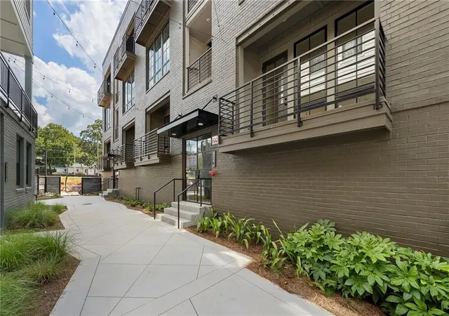 Photo 4 of Condo for sale at 926 Hughley Cir #1, Atlanta, GA 30316 | MLS# 7837763 | Listing updated on 2026-10-20