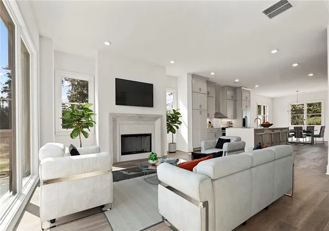 Photo 2 of Townhouse for sale at 3667 Peachtree Rd NE #12, Atlanta, GA 30319 | MLS# 7853839 | Listing updated on 2026-10-15