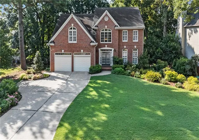 Photo 4 of Single family home for sale at 5785 Millwick Dr, Johns Creek, GA 30005 | MLS# 7828794 | Listing updated on 2026-09-13