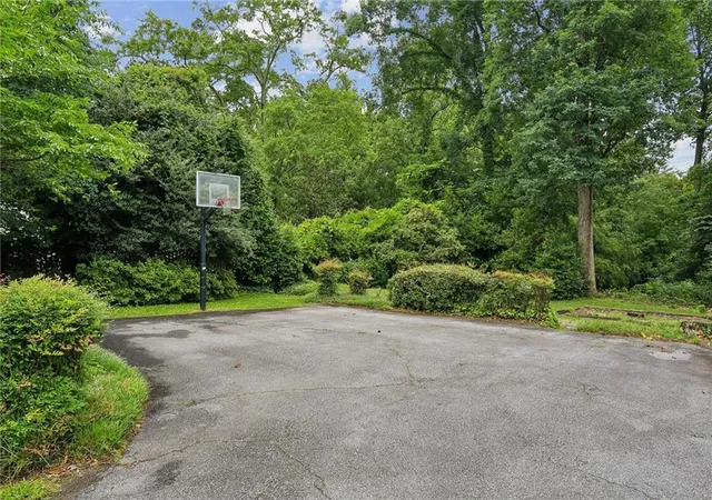 Photo 3 of Sale Pending at 3648 Kingsboro Rd NE, Atlanta, GA 30319 | MLS# 7840379 | Listing updated on 2026-10-26
