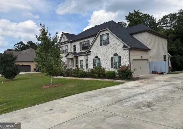 Photo 4 of Single family home for sale at 60 Charleston Dr, Senoia, GA 30276 | MLS# 7829386 | Listing updated on 2026-09-07