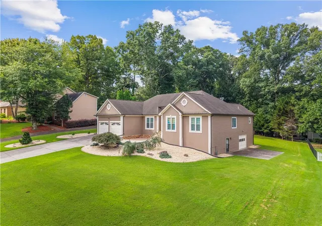 Photo 3 of Single family home for sale at 6023 Wyndham Woods Dr, Powder Springs, GA 30127 | MLS# 7835726 | Listing updated on 2026-09-11