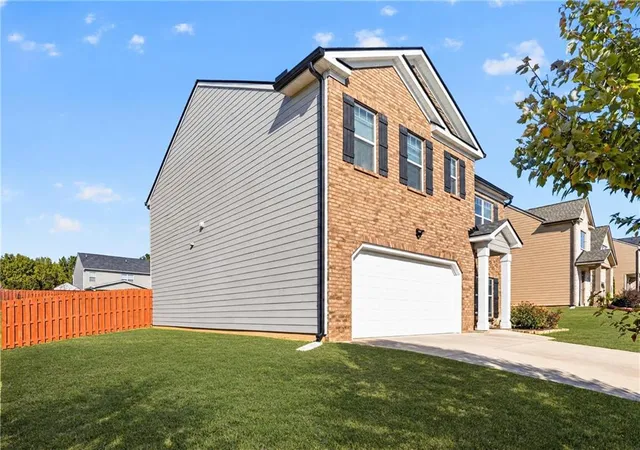 Photo 2 of Single family home for sale at 253 Loganview Dr, Loganville, GA 30052 | MLS# 7860658 | Listing updated on 2026-10-29