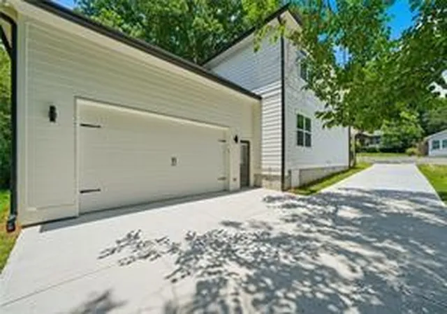 Photo 2 of Single family home for sale at 2194 Wingate St Sw, Atlanta, GA 30310 | MLS# 7832332 | Listing updated on 2026-09-11