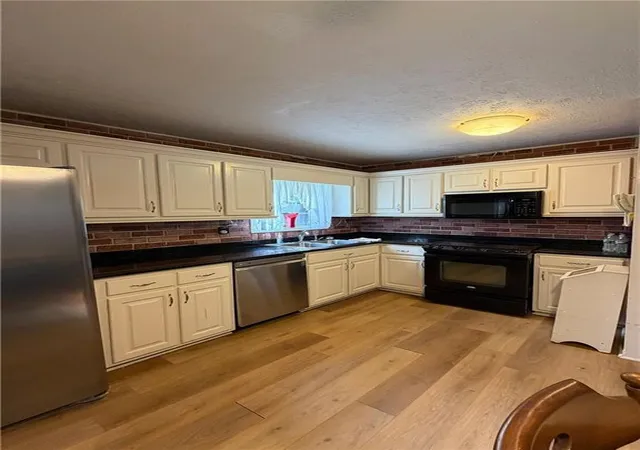 Photo 4 of Single family home for sale at 3228 Foxwood Trl SE, Smyrna, GA 30082 | MLS# 7859512 | Listing updated on 2026-10-28