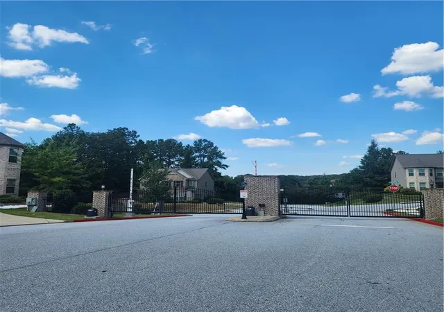 Photo 4 of Single family home for sale at 4835 Elm Leaf Dr, Atlanta, GA 30331 | MLS# 7836284 | Listing updated on 2026-10-14