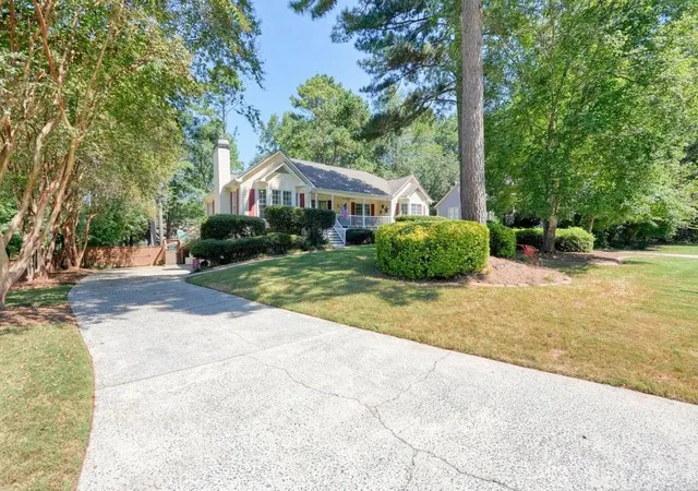Photo 2 of Sale Pending at 425 Kings Walk, Douglasville, GA 30134 | MLS# 7835167 | Listing updated on 2026-10-16