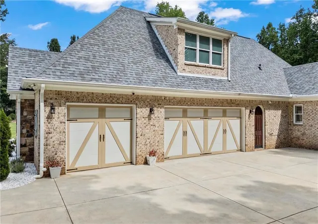 Photo 2 of Single family home for sale at 931 Antrim Glen Dr, Hoschton, GA 30548 | MLS# 7825031 | Listing updated on 2026-10-30