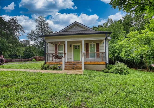 Photo 1 of Single family home for sale at 840 Pearl St, Madison, GA 30650 | MLS# 7835244 | Listing updated on 2026-09-11