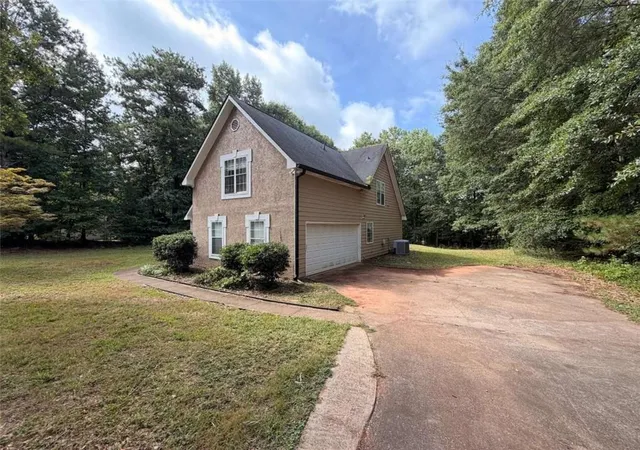Photo 3 of Sale Pending at 73 Stowe Way, Sharpsburg, GA 30277 | MLS# 7833994 | Listing updated on 2026-09-16