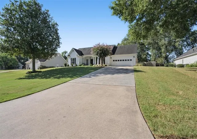 Photo 3 of Single family home for sale at 5230 Jonathans Way, Cumming, GA 30040 | MLS# 7833991 | Listing updated on 2026-09-13