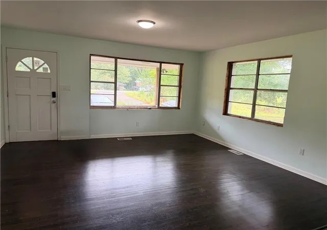 Photo 2 of Single family home for sale at 412 E Mcintosh Rd, Griffin, GA 30223 | MLS# 7836994 | Listing updated on 2026-10-02