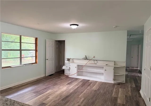Photo 3 of Single family home for sale at 412 E Mcintosh Rd, Griffin, GA 30223 | MLS# 7836994 | Listing updated on 2026-10-02