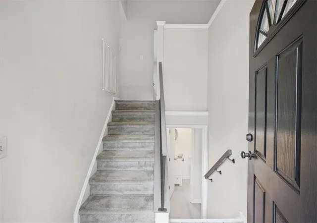 Photo 4 of Sale Pending at 9682 N Pond Cir, Roswell, GA 30076 | MLS# 7831108 | Listing updated on 2026-09-17