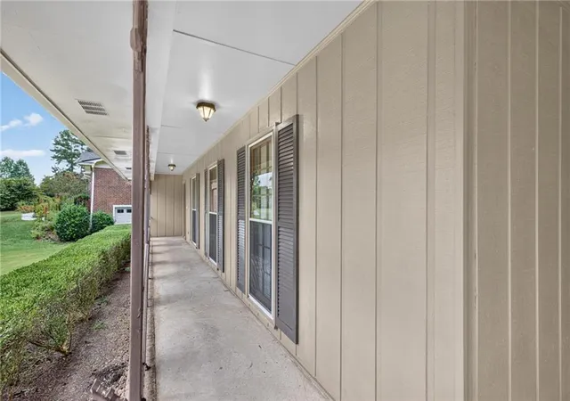 Photo 2 of Sale Pending at 513 Midland Park Dr, Stone Mountain, GA 30087 | MLS# 7823831 | Listing updated on 2026-10-10