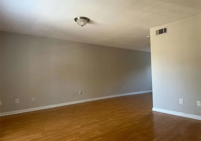 Photo 4 of Townhouse for sale at 702 Summer Pl, Norcross, GA 30071 | MLS# 7860672 | Listing updated on 2026-10-30