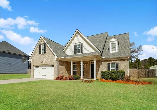 Photo 2 of Single family home for sale at 44 Colonial Cir, Cartersville, GA 30120 | MLS# 7839080 | Listing updated on 2026-10-02