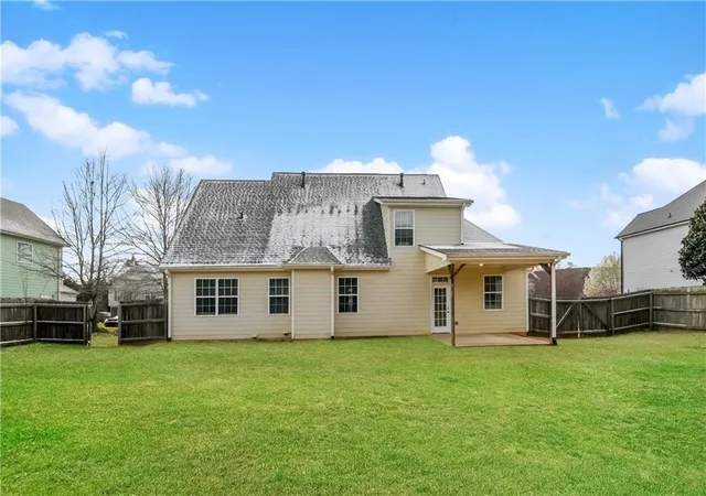 Photo 3 of Single family home for sale at 44 Colonial Cir, Cartersville, GA 30120 | MLS# 7839080 | Listing updated on 2026-10-02