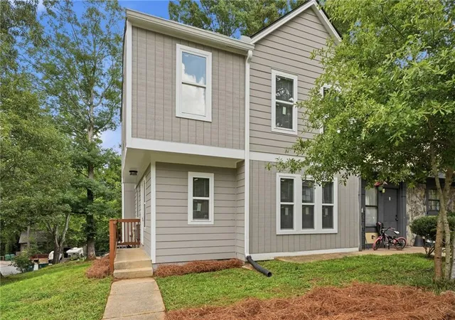 Photo 2 of Sale Pending at 1269 Brookview Ln Se, Smyrna, GA 30080 | MLS# 7831246 | Listing updated on 2026-09-16