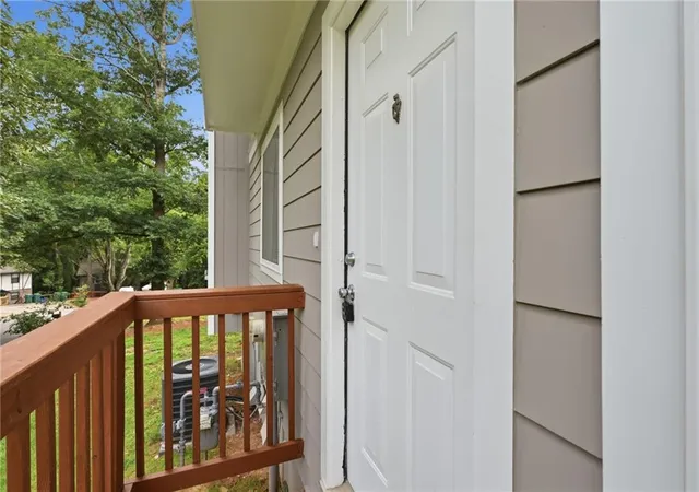 Photo 3 of Sale Pending at 1269 Brookview Ln Se, Smyrna, GA 30080 | MLS# 7831246 | Listing updated on 2026-09-16