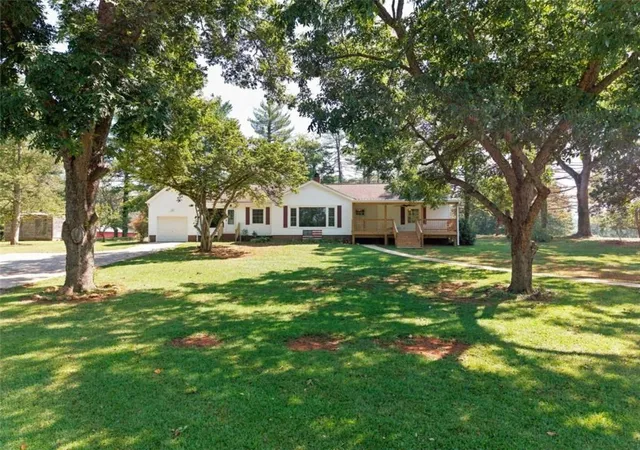 Photo 1 of Single family home for sale at 8 Perry Farm Rd, Cave Spring, GA 30124 | MLS# 7831591 | Listing updated on 2026-09-03