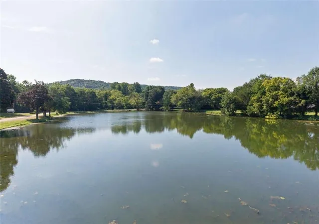 Photo 3 of Single family home for sale at 8 Perry Farm Rd, Cave Spring, GA 30124 | MLS# 7831591 | Listing updated on 2026-09-03