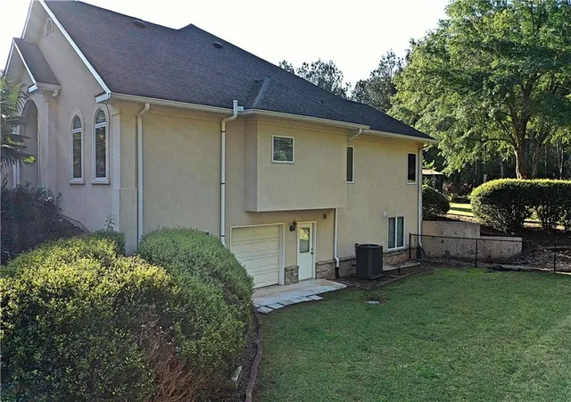 Photo 3 of Single family home for sale at 1330 Monroe Dr, Monroe, GA 30655 | MLS# 7832039 | Listing updated on 2026-09-20