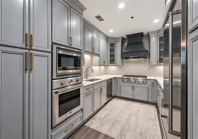 Photo 3 of Condo for sale at 2233 Peachtree Rd NE #402, Atlanta, GA 30309 | MLS# 7832905 | Listing updated on 2026-09-15