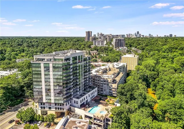 Listing Photo 2 - Condo for sale in building located at 2233 Peachtree Rd Ne, Atlanta, GA 30309 - Unit #402